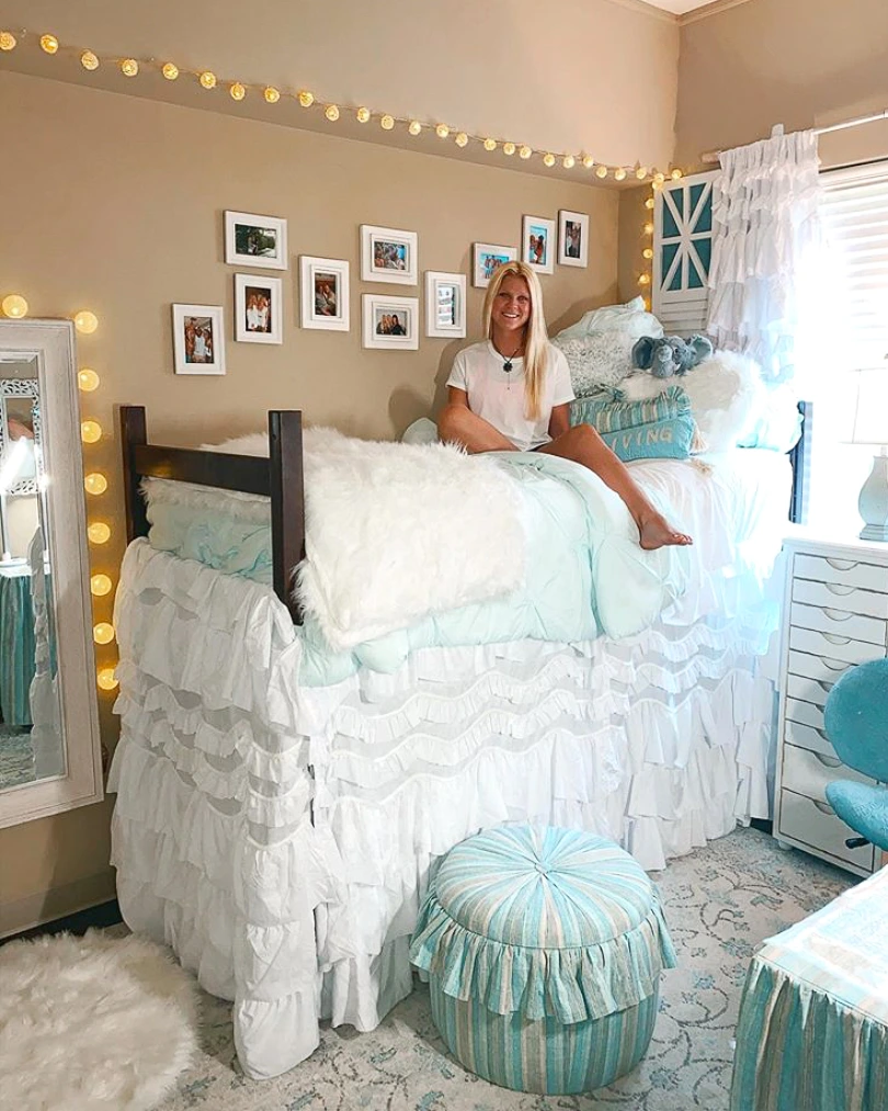 8- Add Moveable Poufs Beneath a Lofted Bed