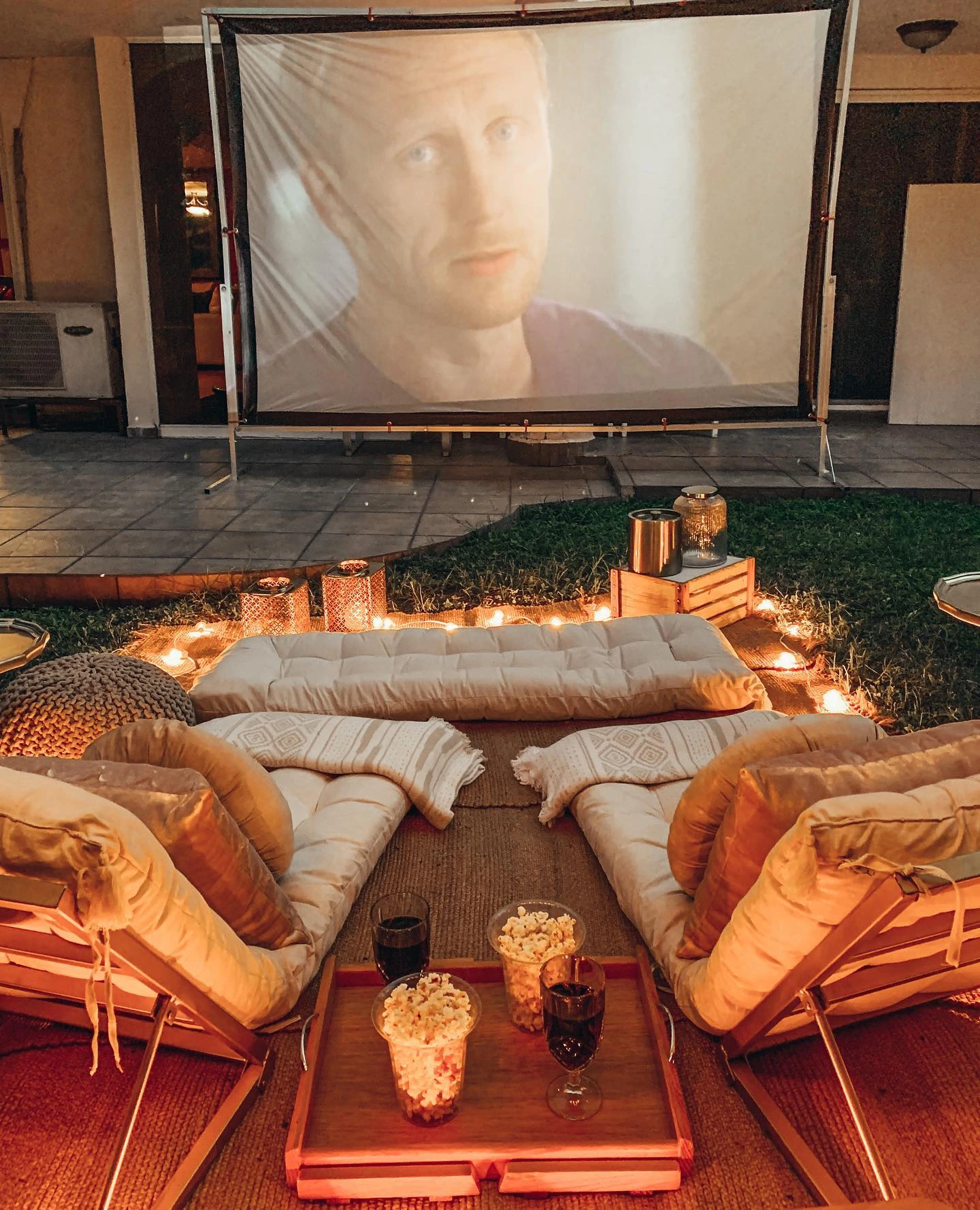 9- Add Warmth With Candlelight