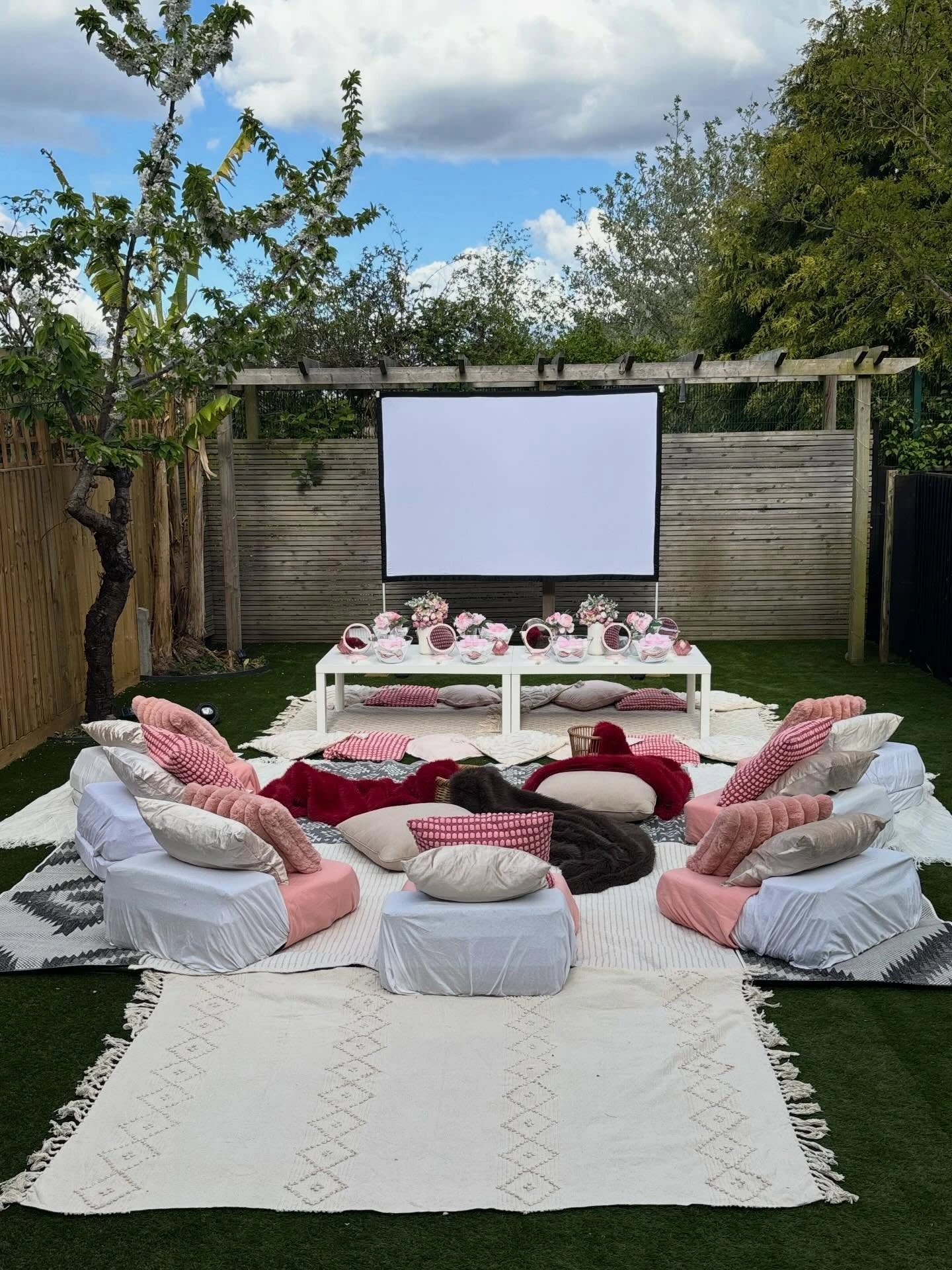 1- Arrange Cushions in a Social Circle