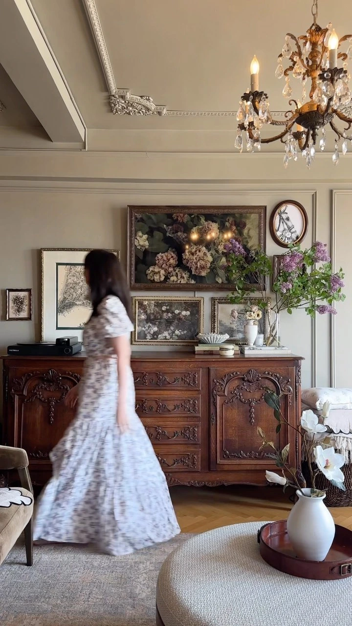 2- Blend the Screen into a Gallery Wall