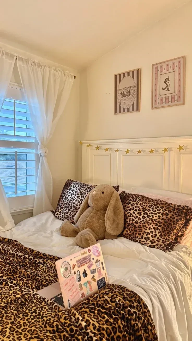 9- Brighten a White Bed with Leopard Pillows