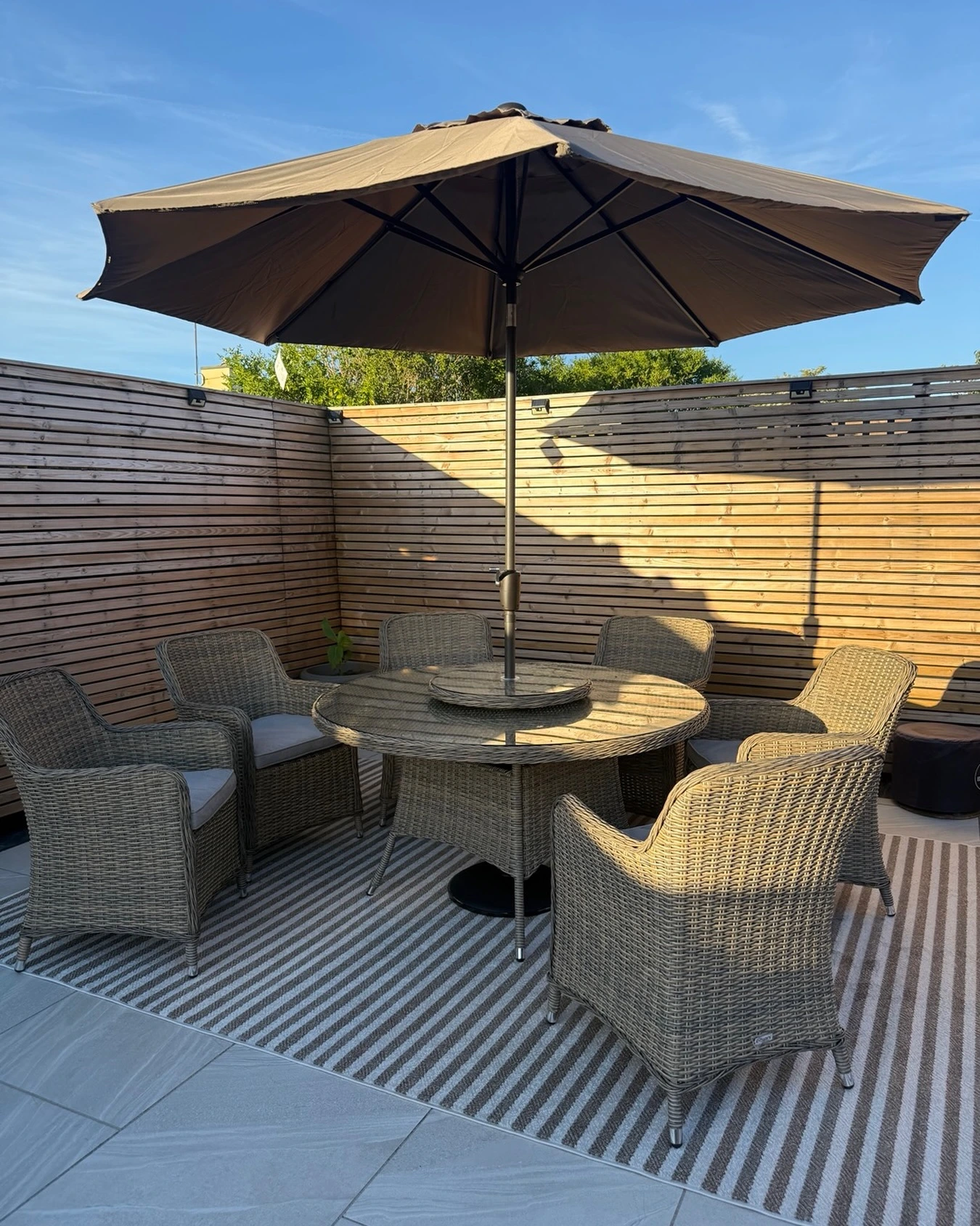 2- Center an Umbrella Table with Stripes