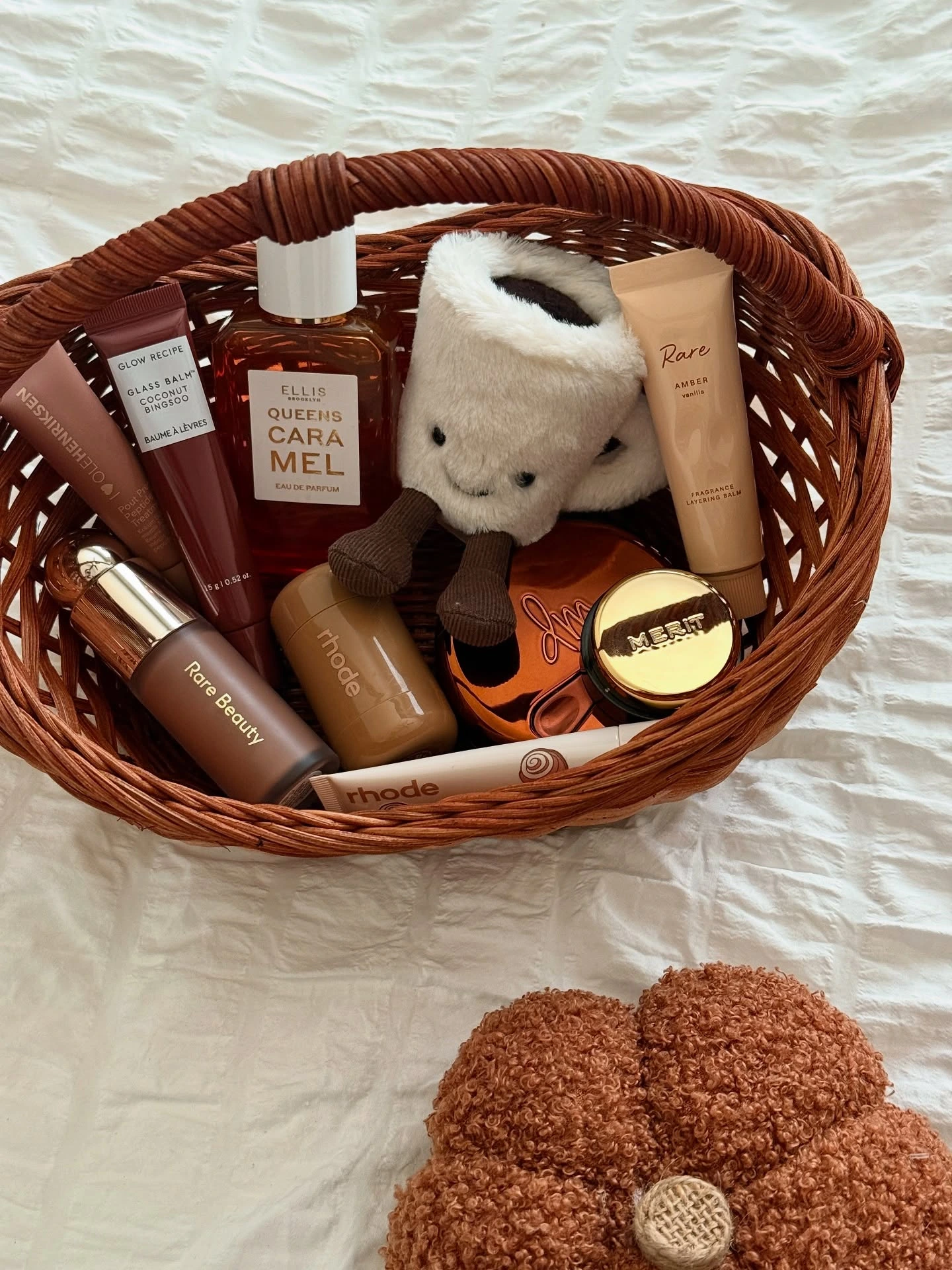 12- Choose a Warm Wicker Basket