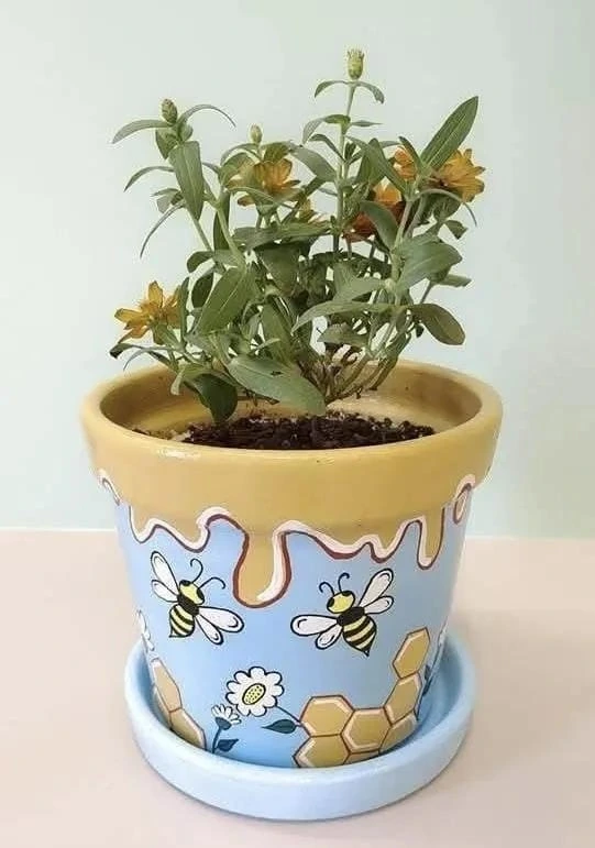 6- Combine Bees, Honeycomb, and Daisies