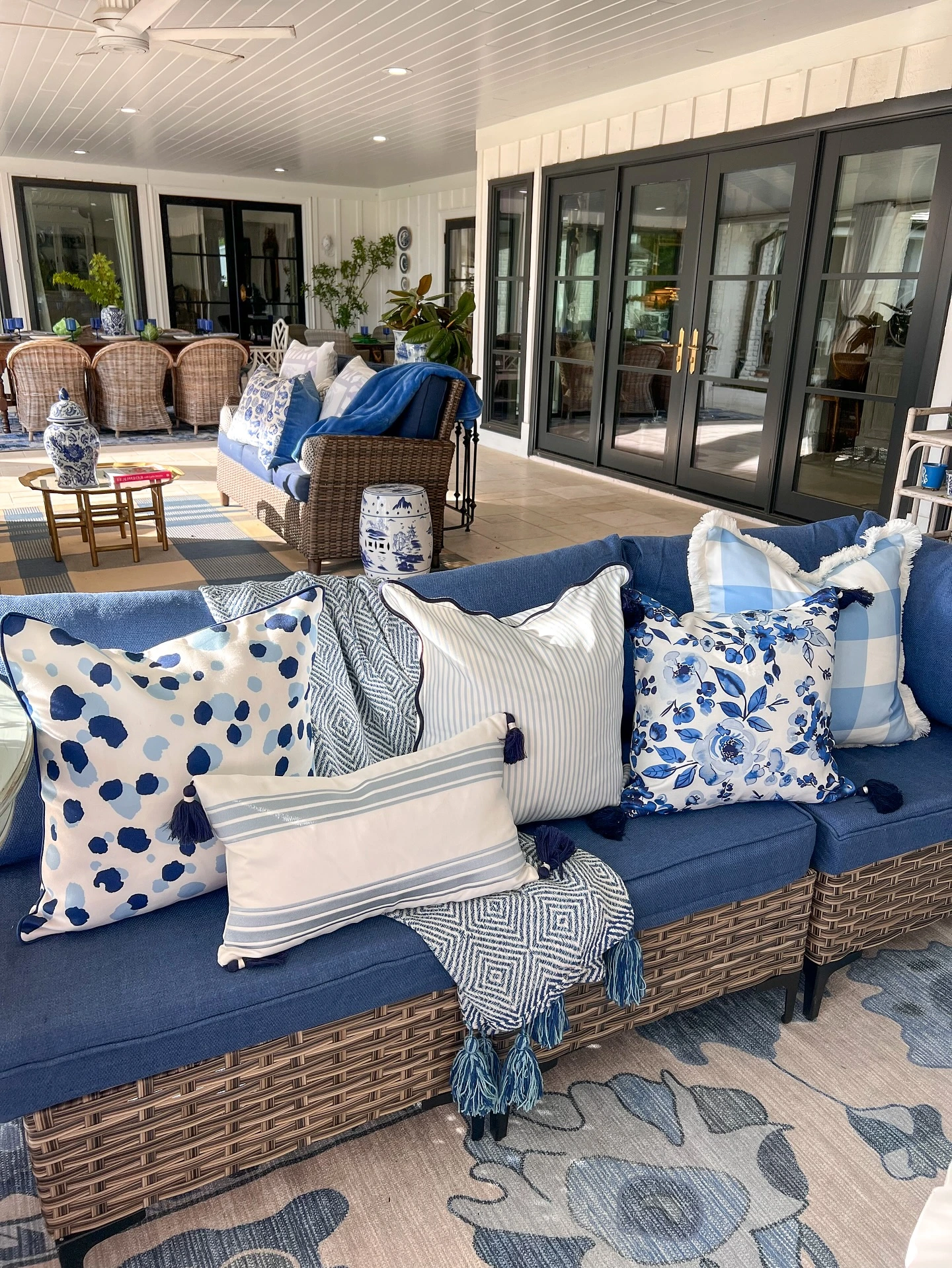 18- Create a Fresh Blue and White Base