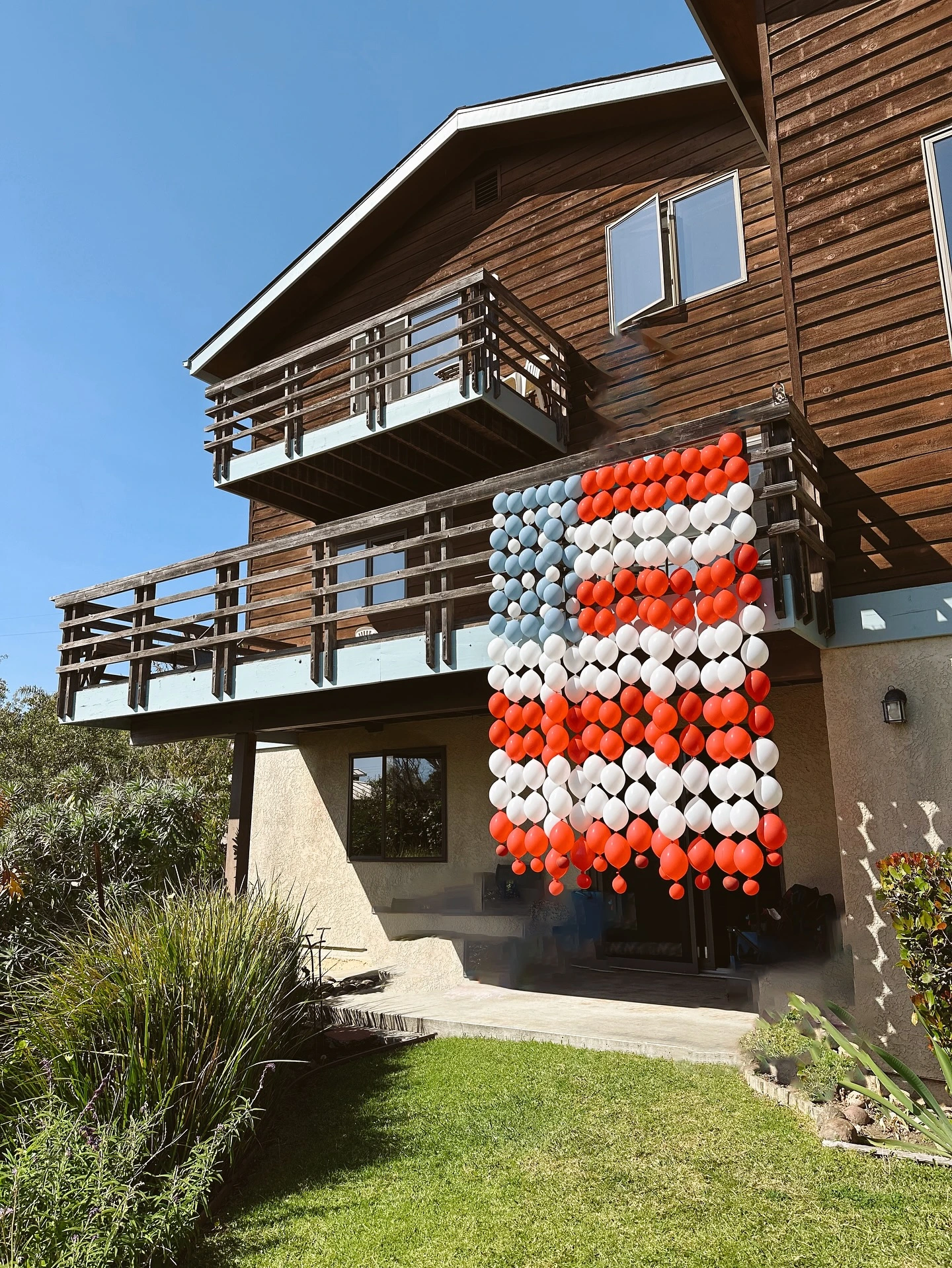10- Create a Giant Balloon Flag Backdrop