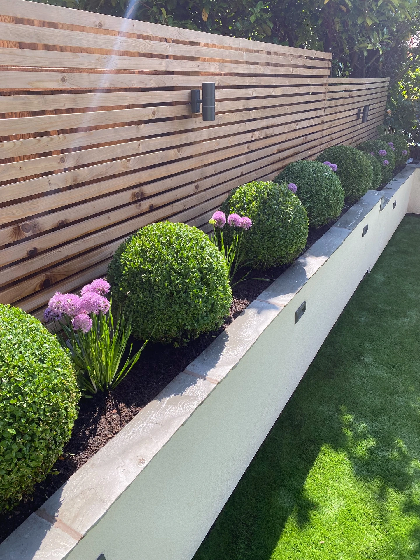 15- Create a Narrow Raised Border