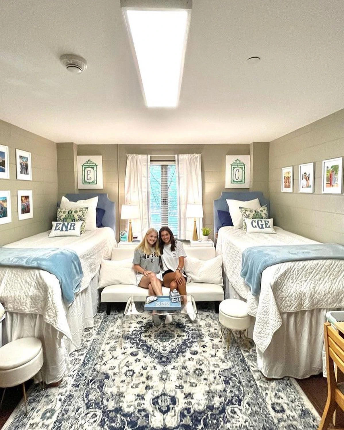 10- Create a Shared Lounge Between Beds