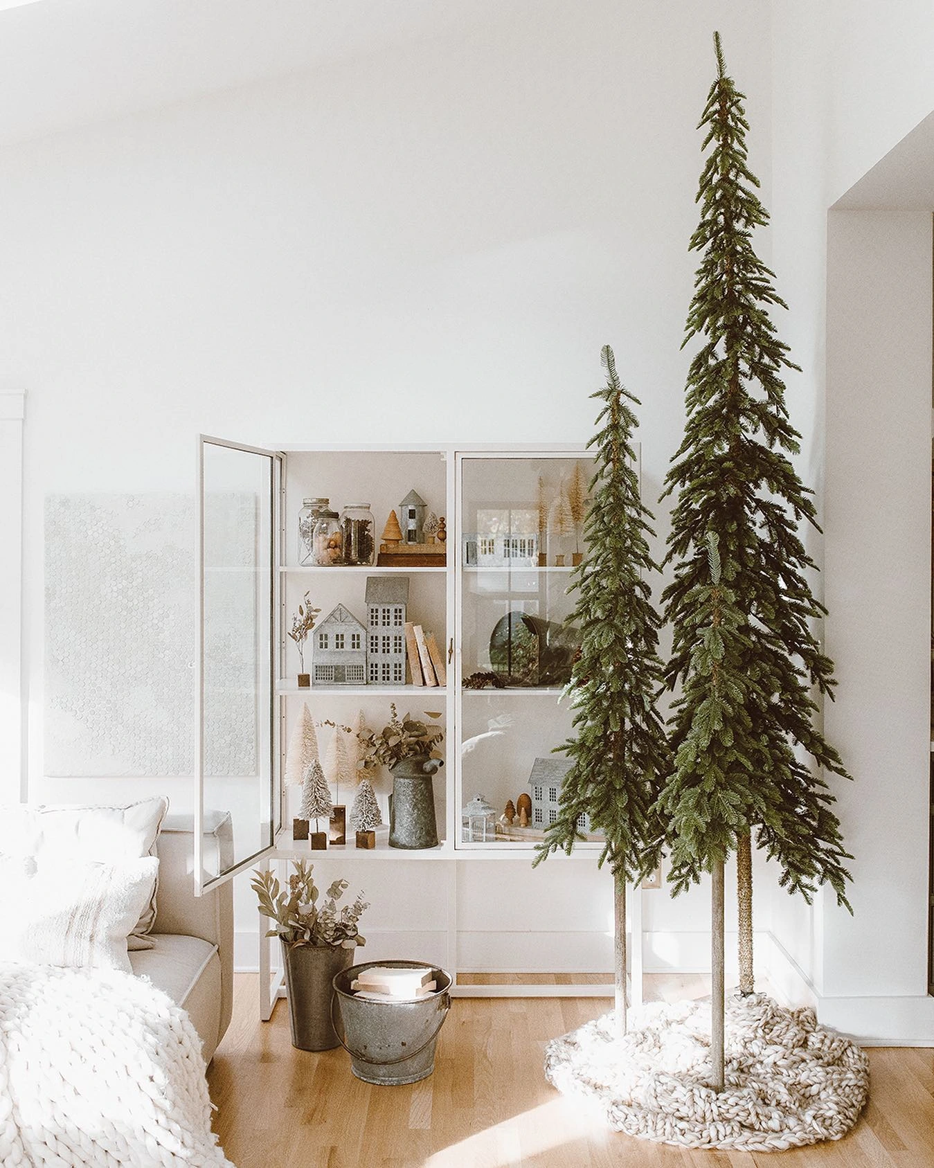 8- Decorate Shelves Instead of the Floor
