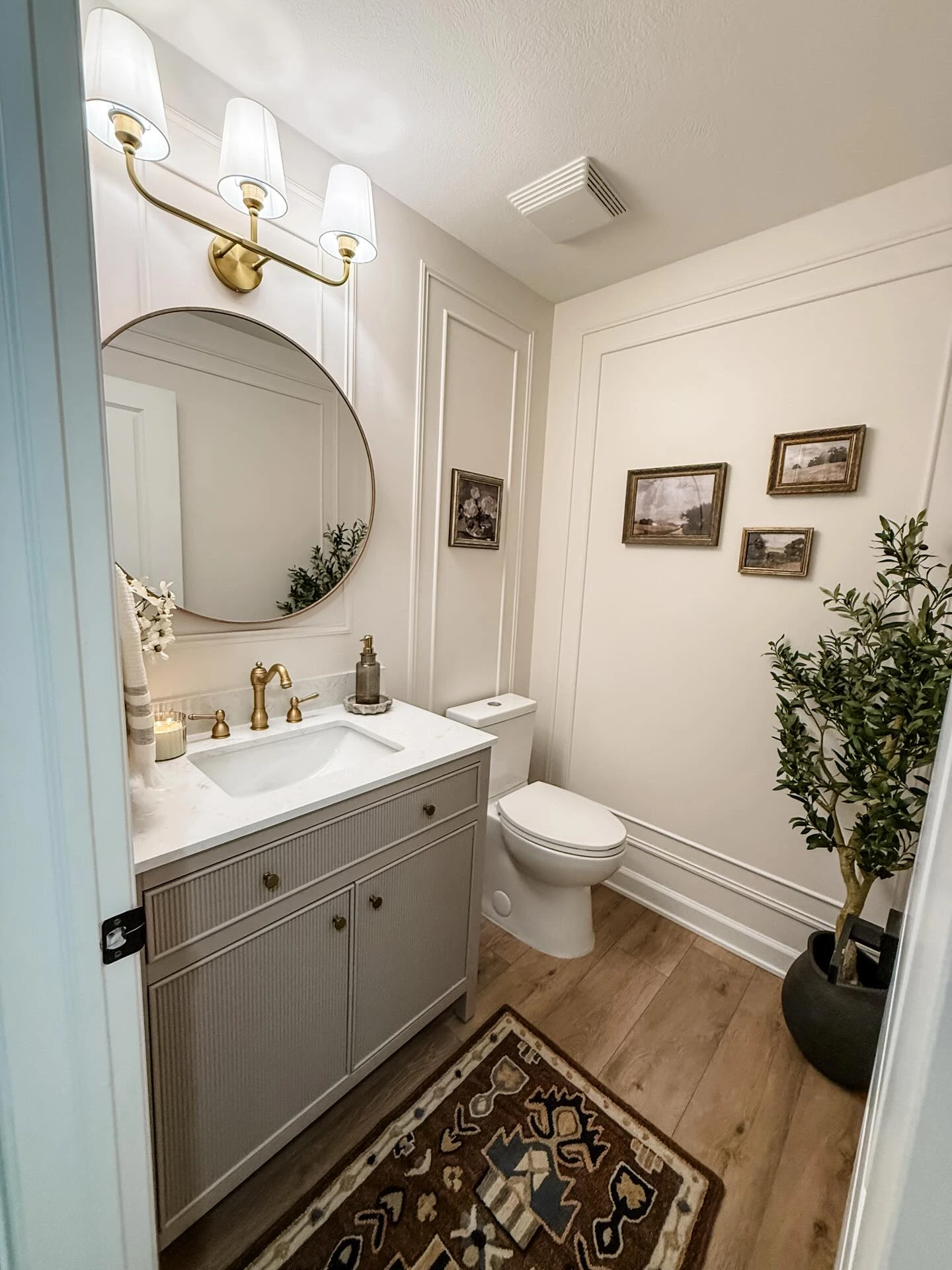 10- Finish the Vanity with Art and a Runner