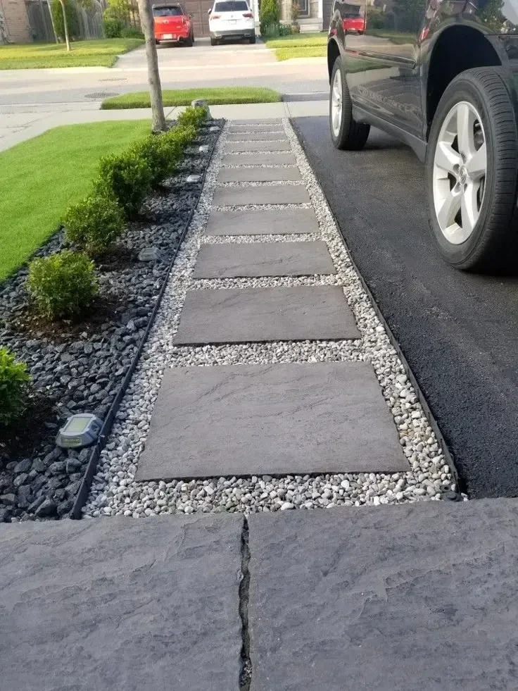 5- Give the Driveway a Gentle Curve