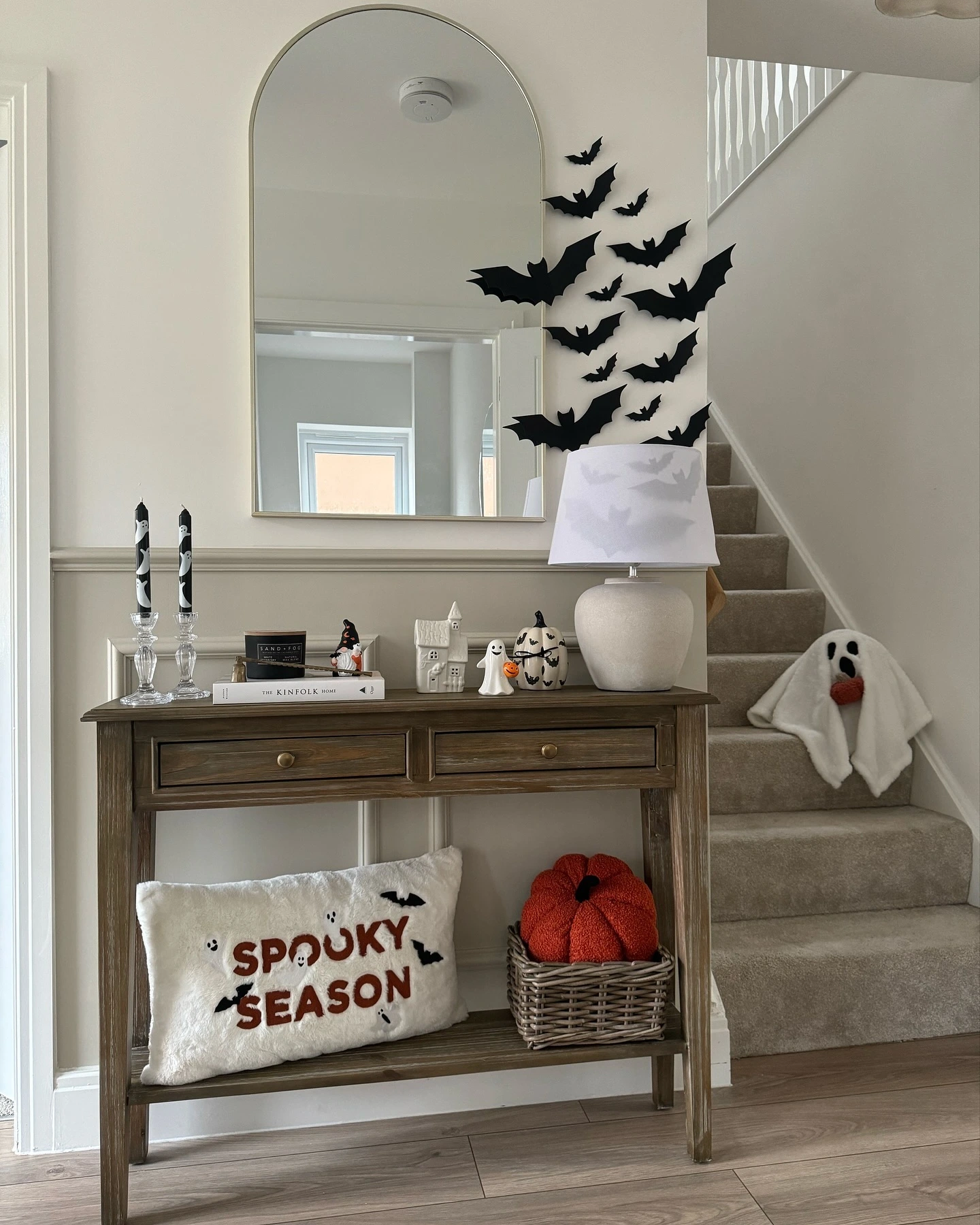 9- Give the Entryway a Bat and Pumpkin Moment