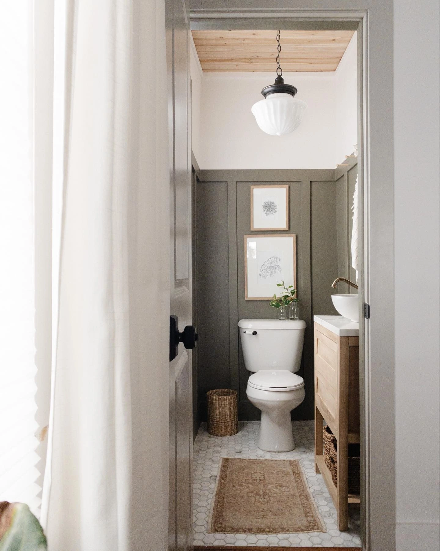 12- Keep a Narrow Bathroom Light and Simple
