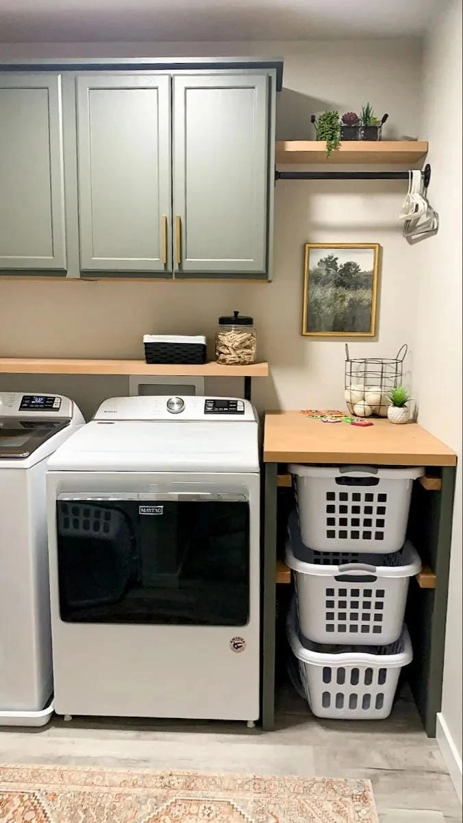 6- Keep a Narrow Room Visually Simple