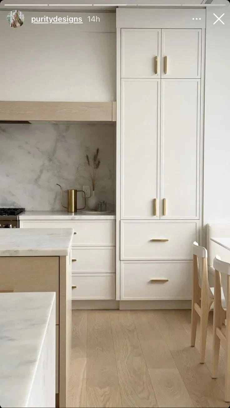 10- Keep It Airy With Light Natural Wood