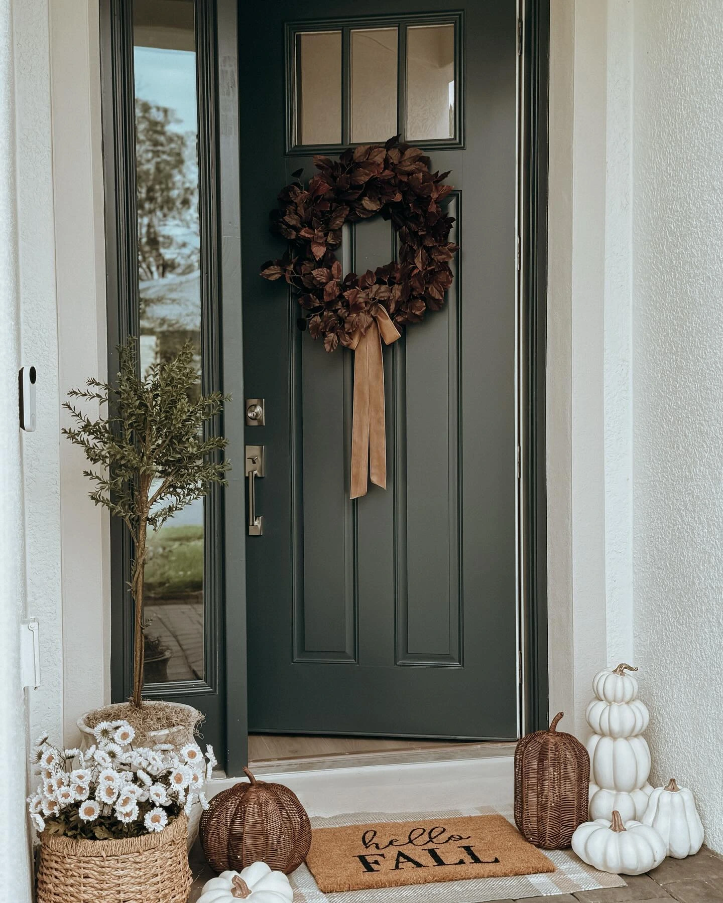 9- Keep the Doorway Soft and Neutral