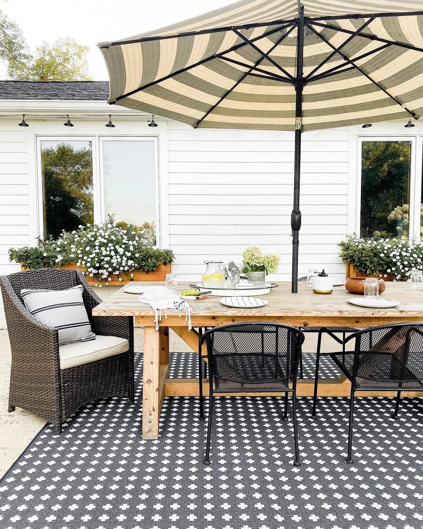 9- Make Dining Playful with Dots