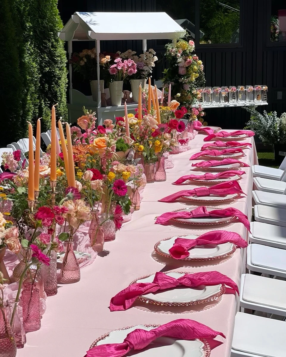 18- Make Hot Pink Napkins the Focus