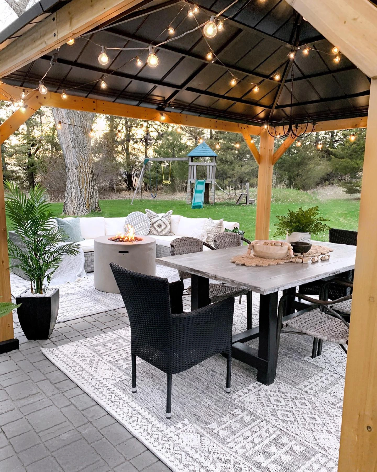 10- Make Outdoor Dining Feel Roomlike