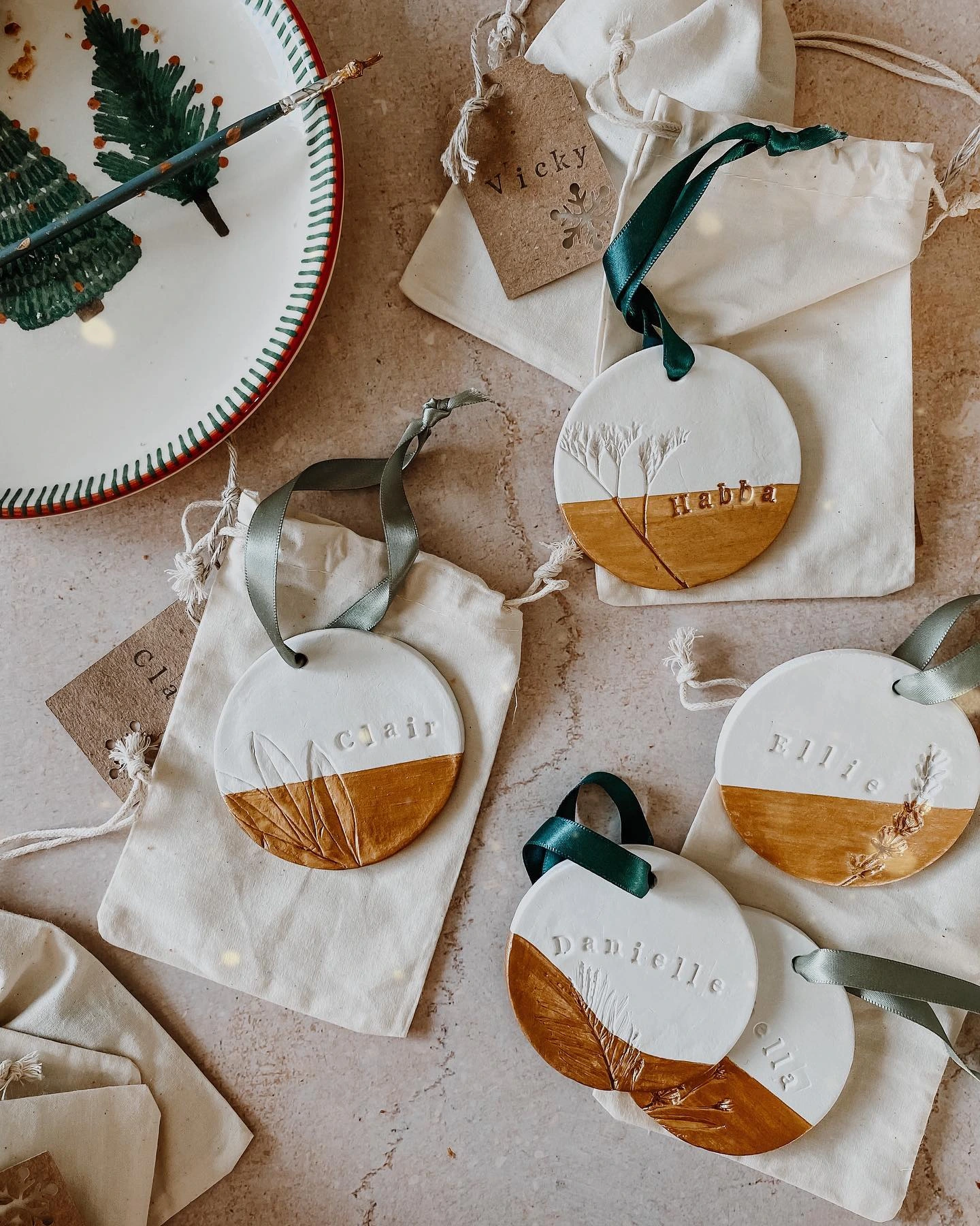 8- Paint Minimal Clay Baubles