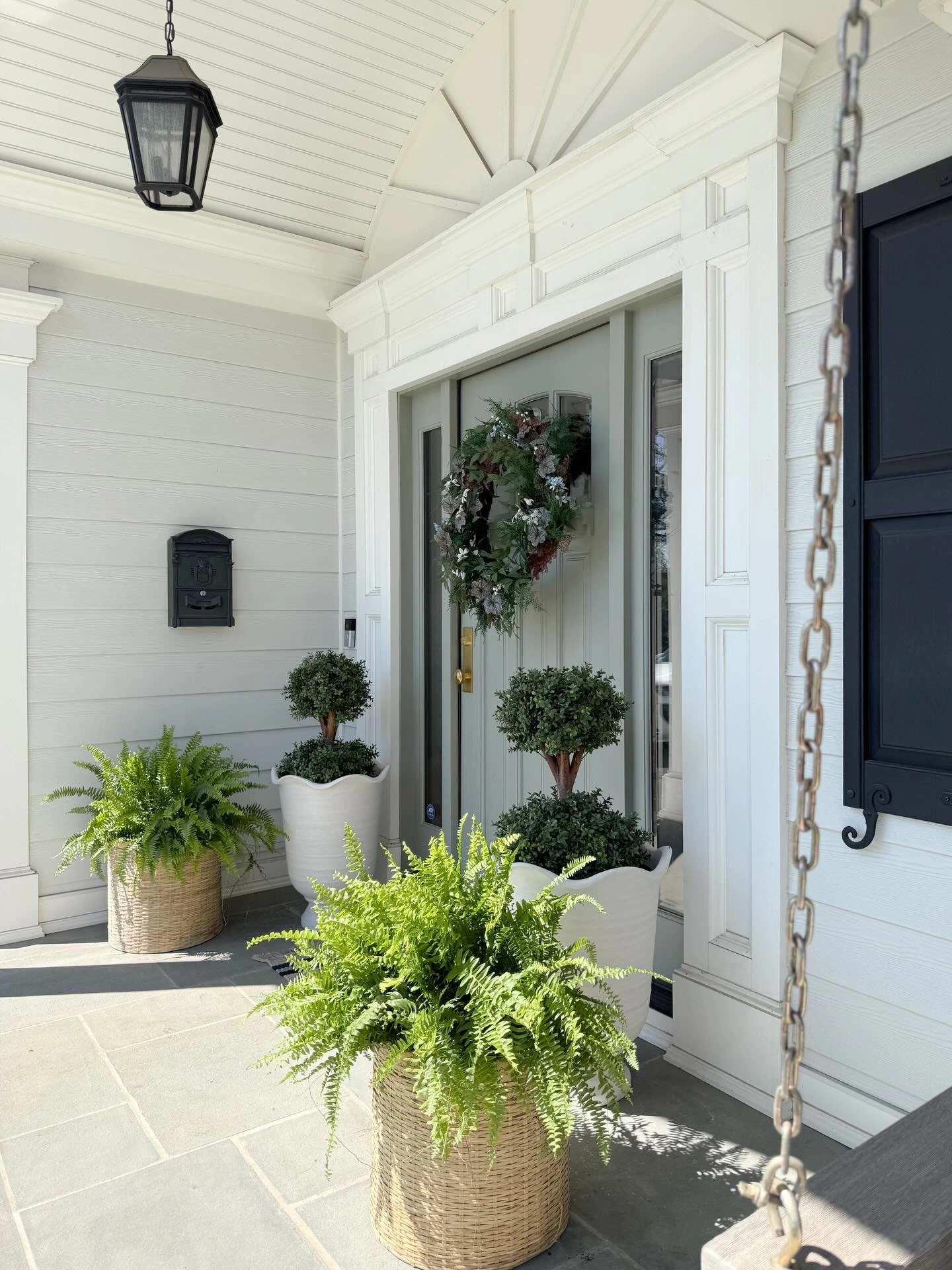 11- Pair Pink Hydrangeas with a Flower Wreath