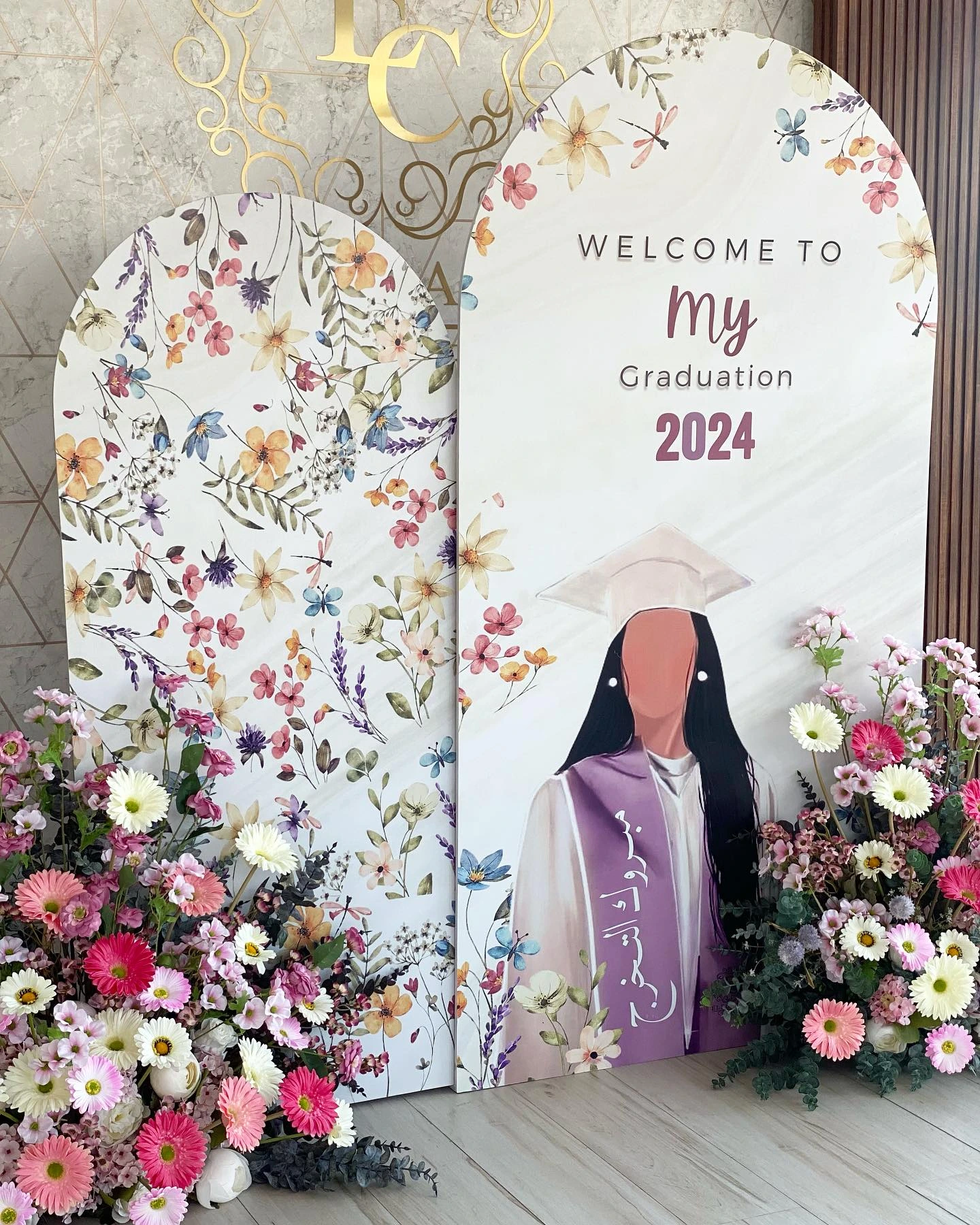 5- Place a Floral Welcome Board Near the Entrance