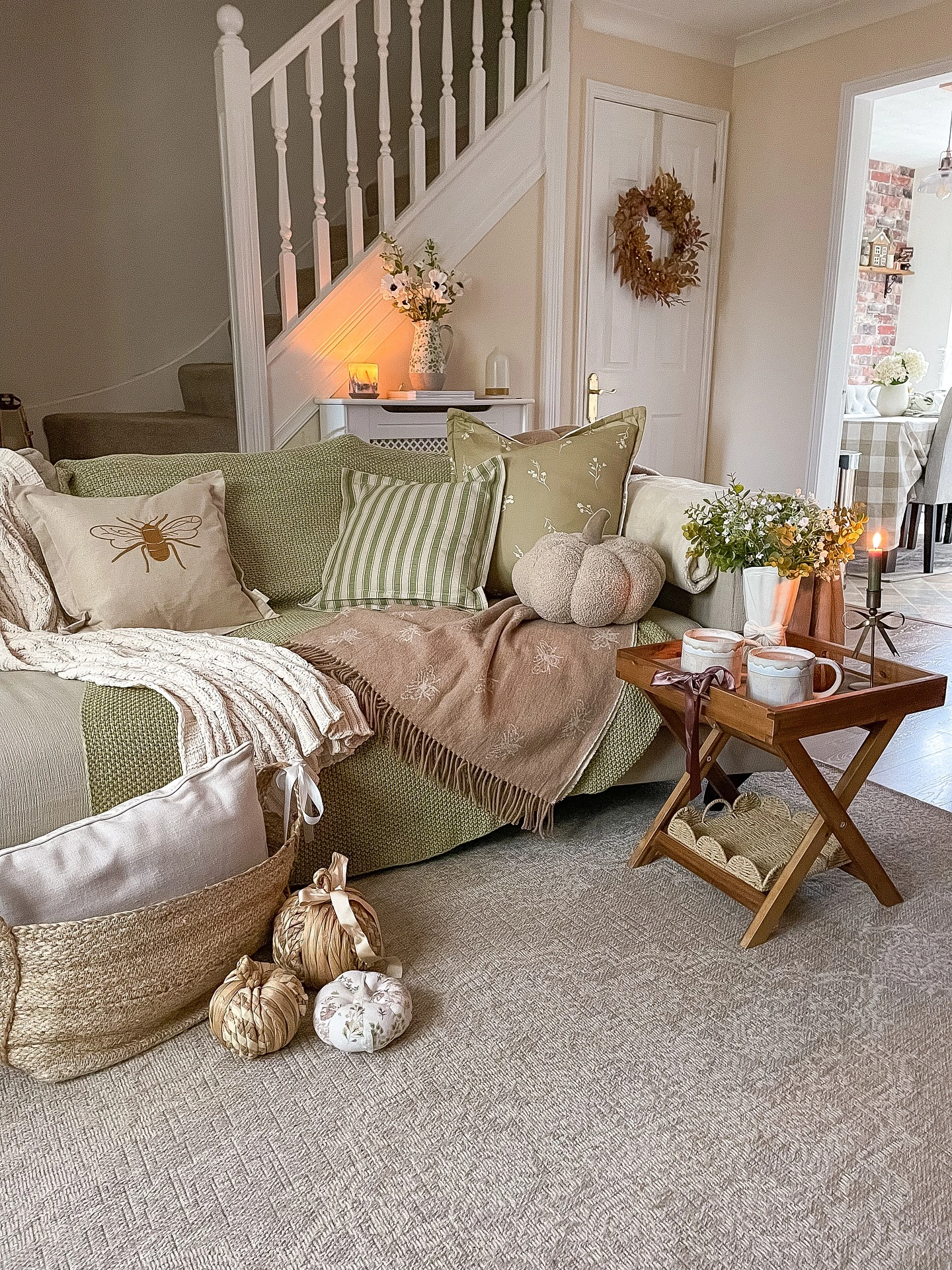 5- Repeat Neutral Tones Beyond the Table