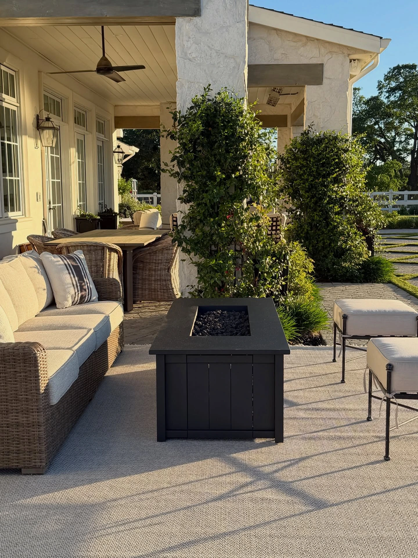 6- Shape a Covered Outdoor Living Room