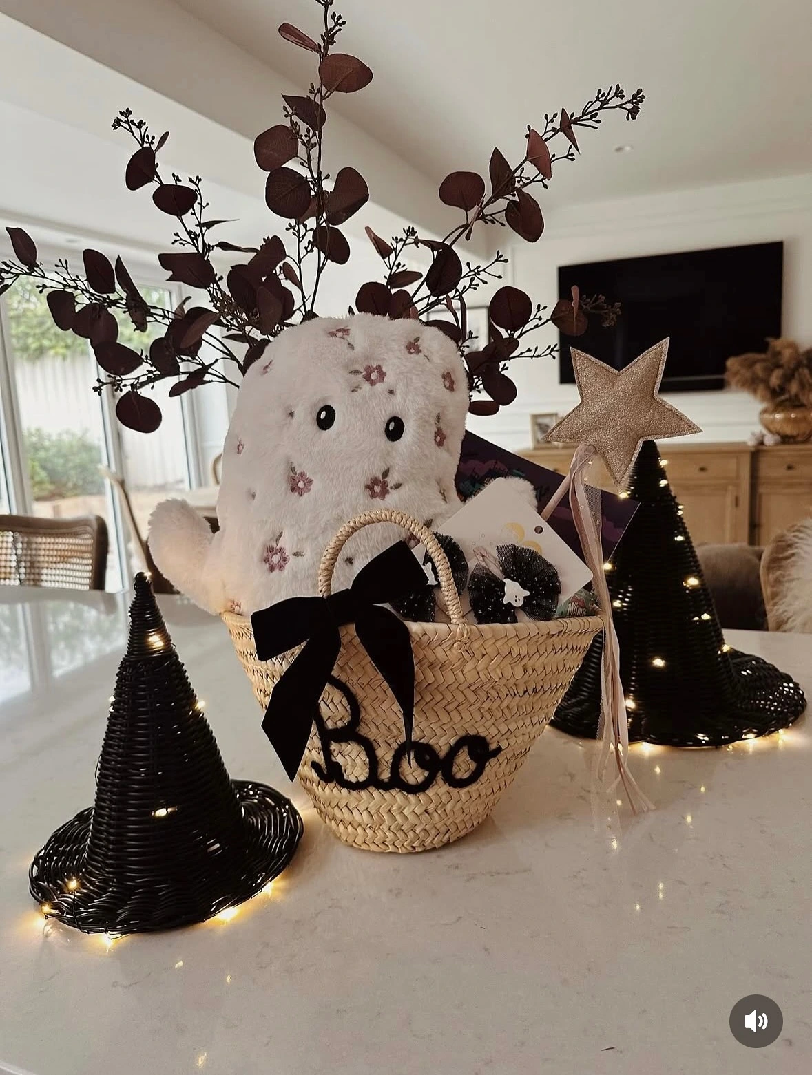 8- Style a Black and White Halloween Basket
