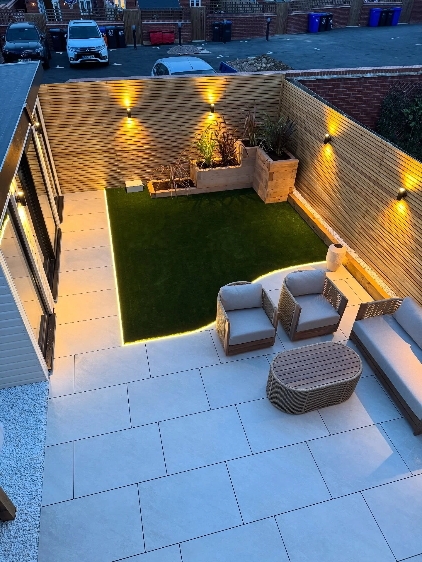 5- Turn a Tiny Courtyard into a Seating Spot