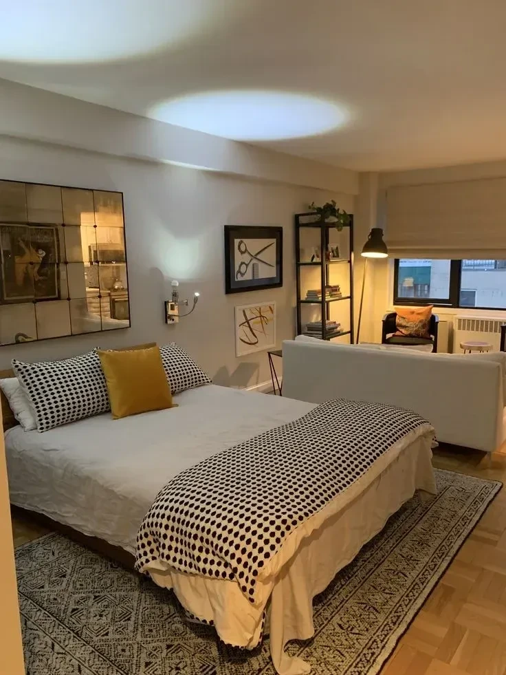 12- Use a Mirror to Finish the Sleeping Area