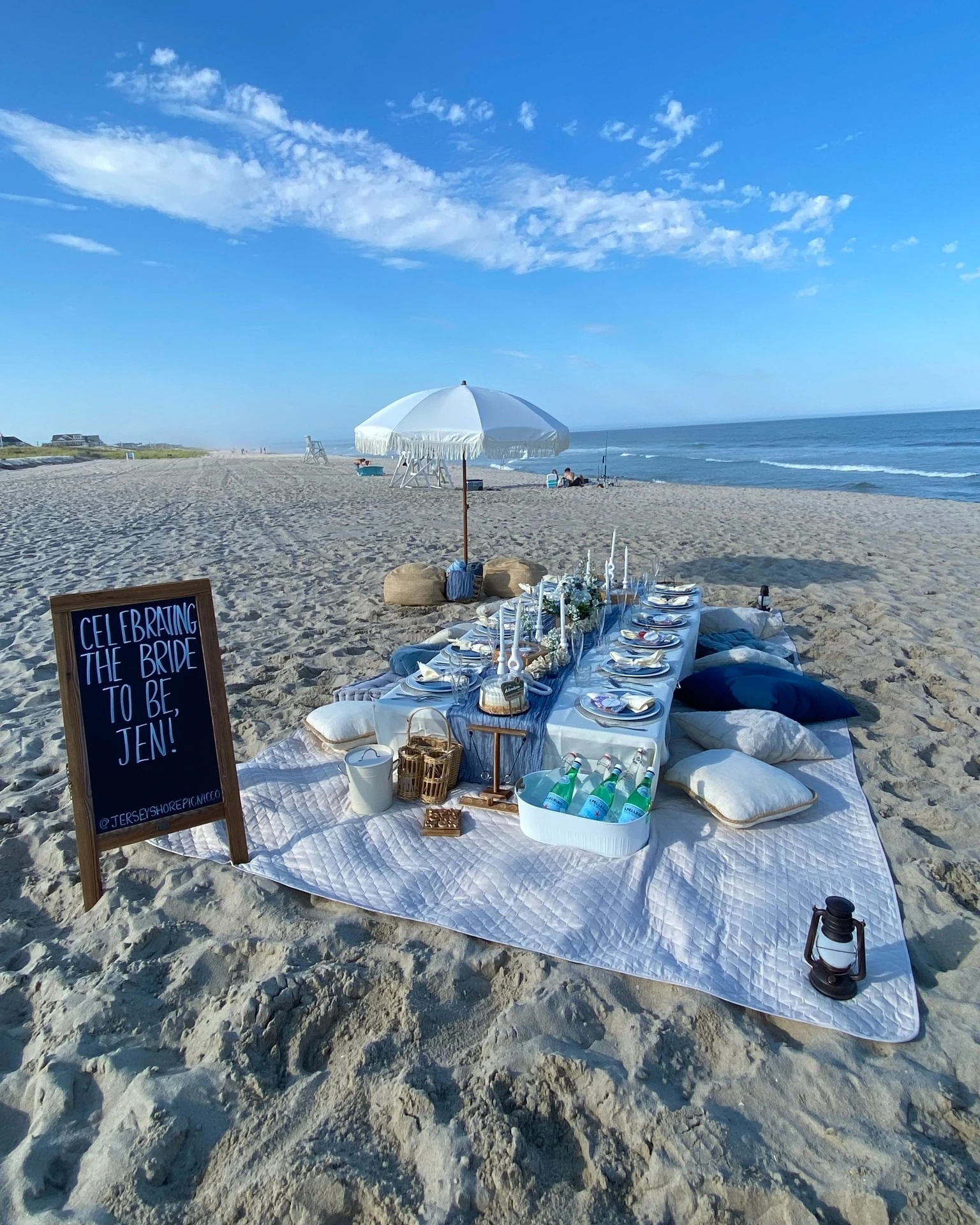 12- Welcome Guests with a Beach Sign