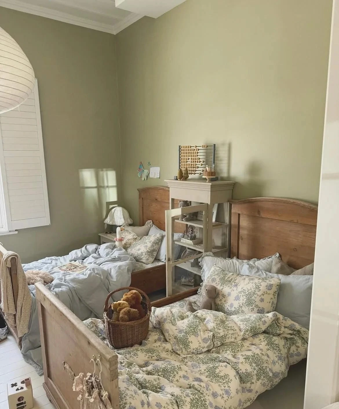 17- Arrange Twin Beds with Simple Balance