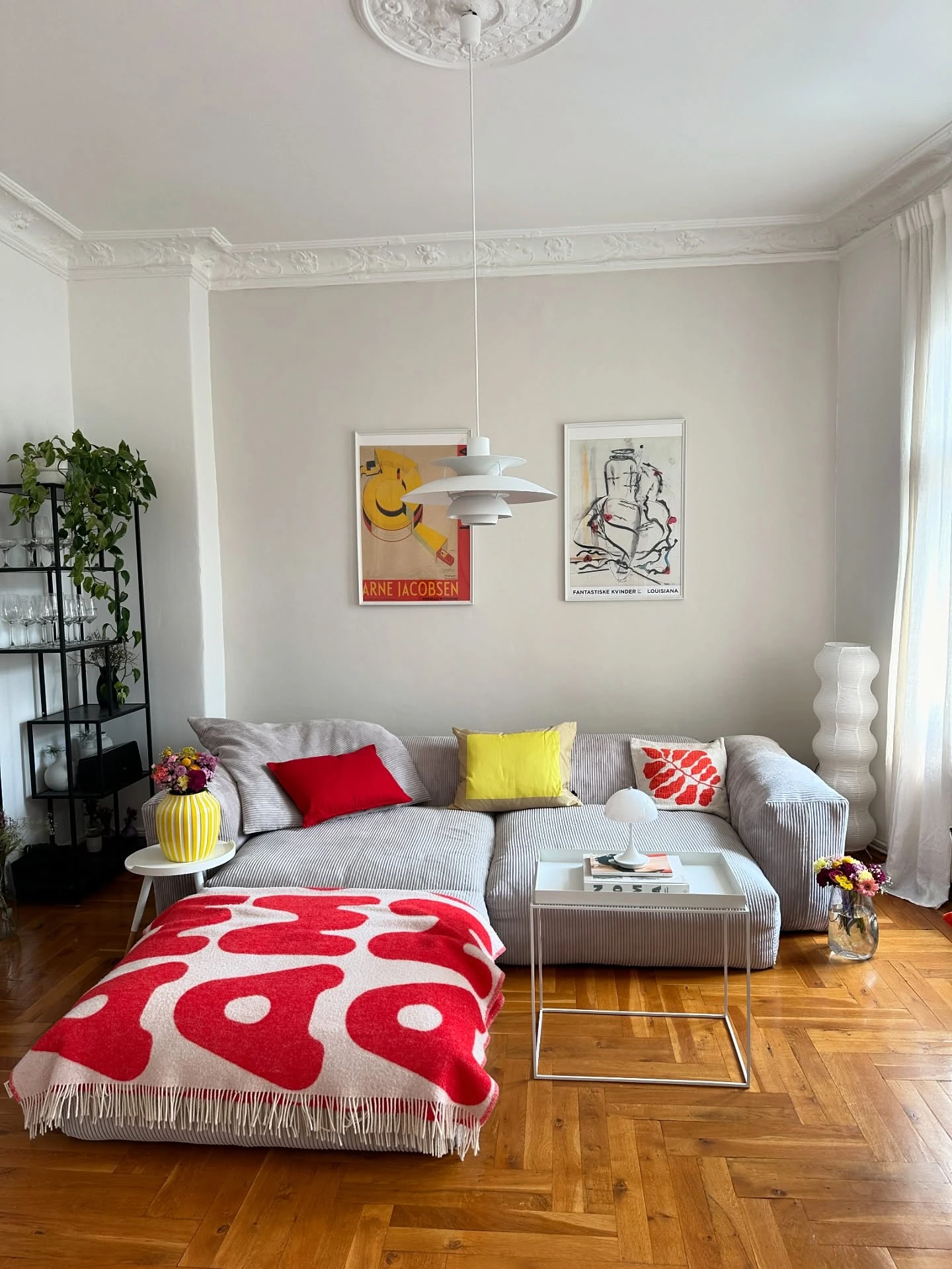4- Bring in Cheerful Color Accents
