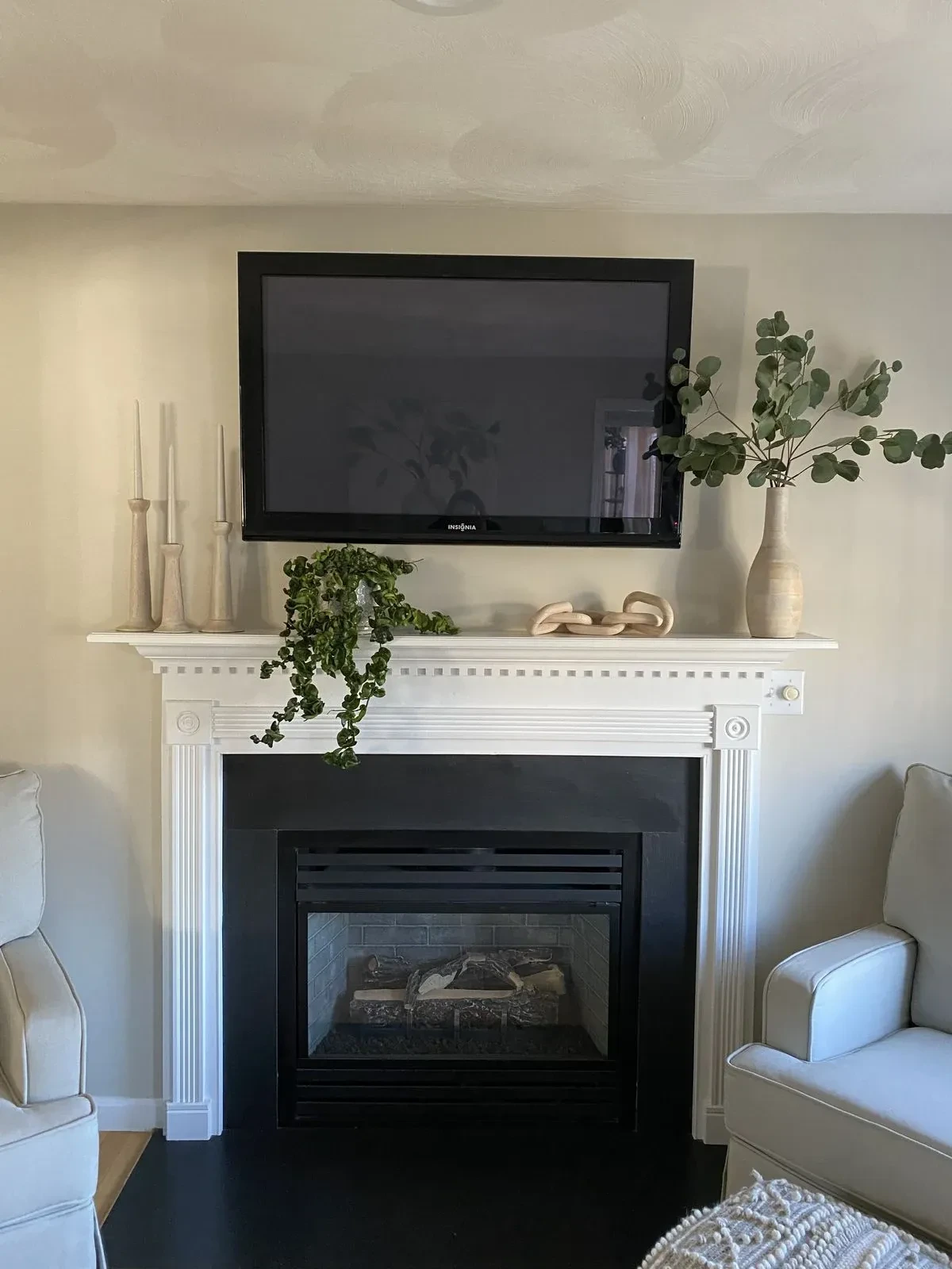 5- Connect the Screen to a Black Fireplace Surround