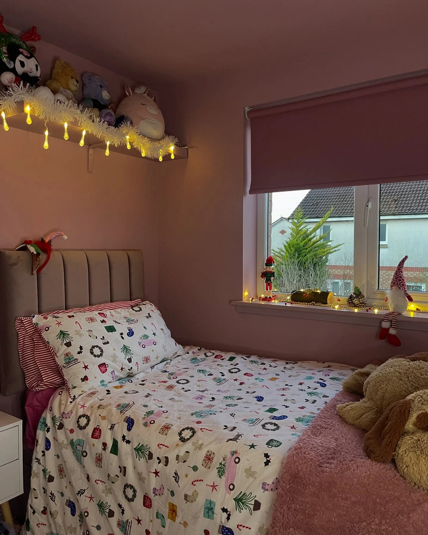 8- Frame the Bed with Fairy Lights