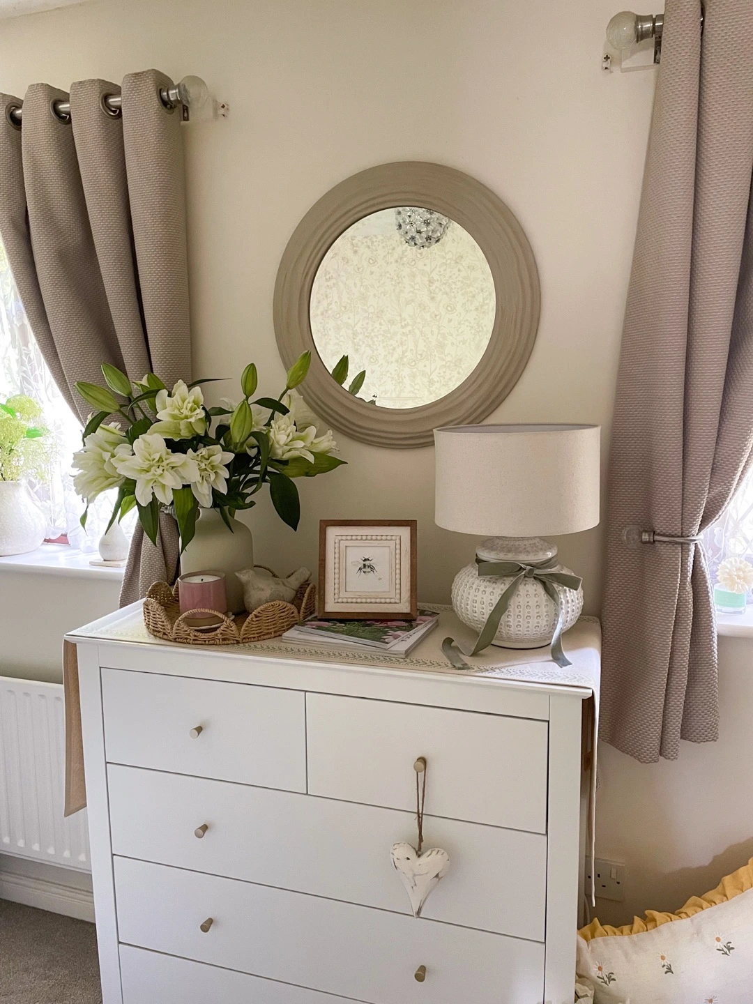 1- Gather Small Accents in a Pretty Tray