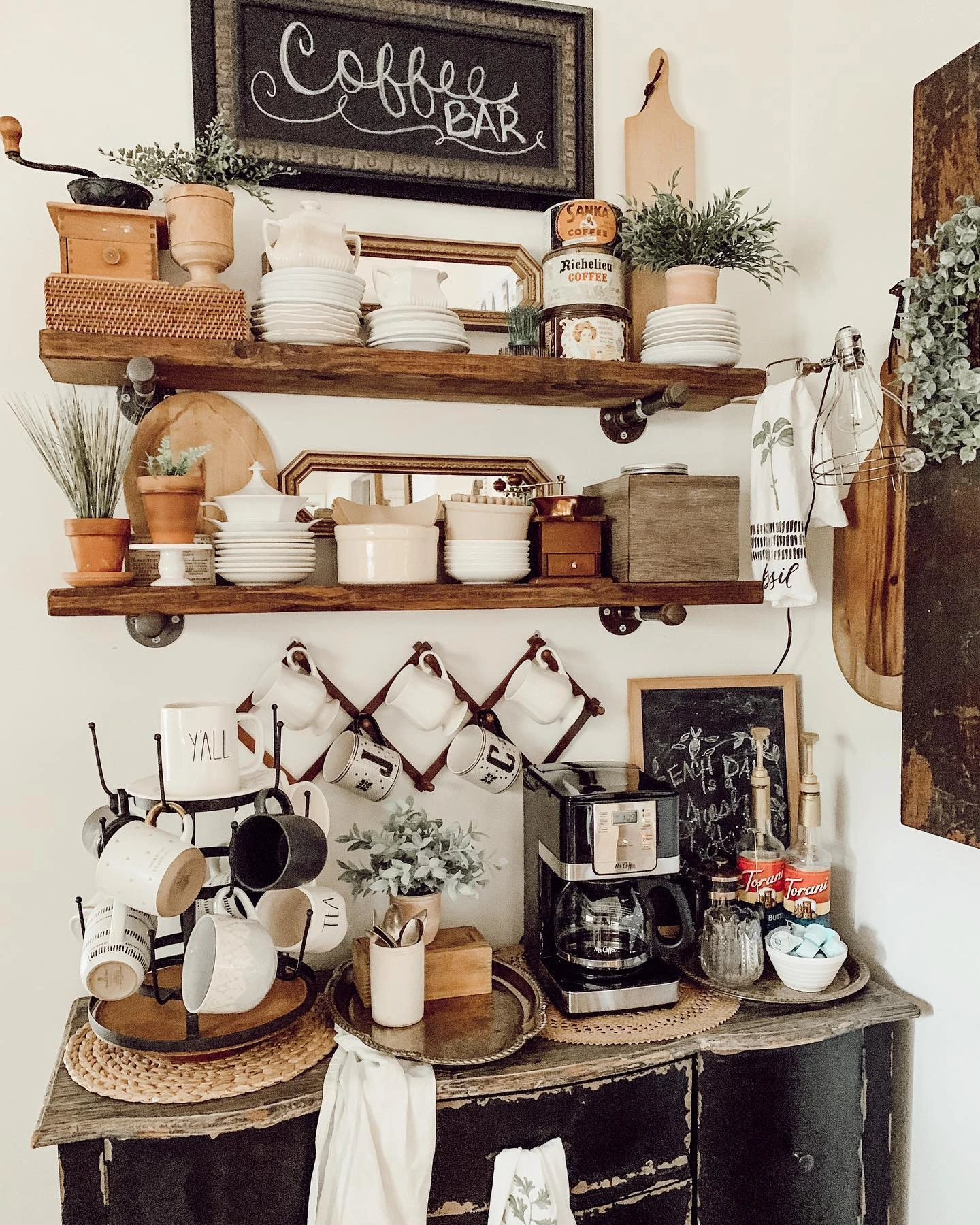 9- Keep It Simple With a Chalkboard