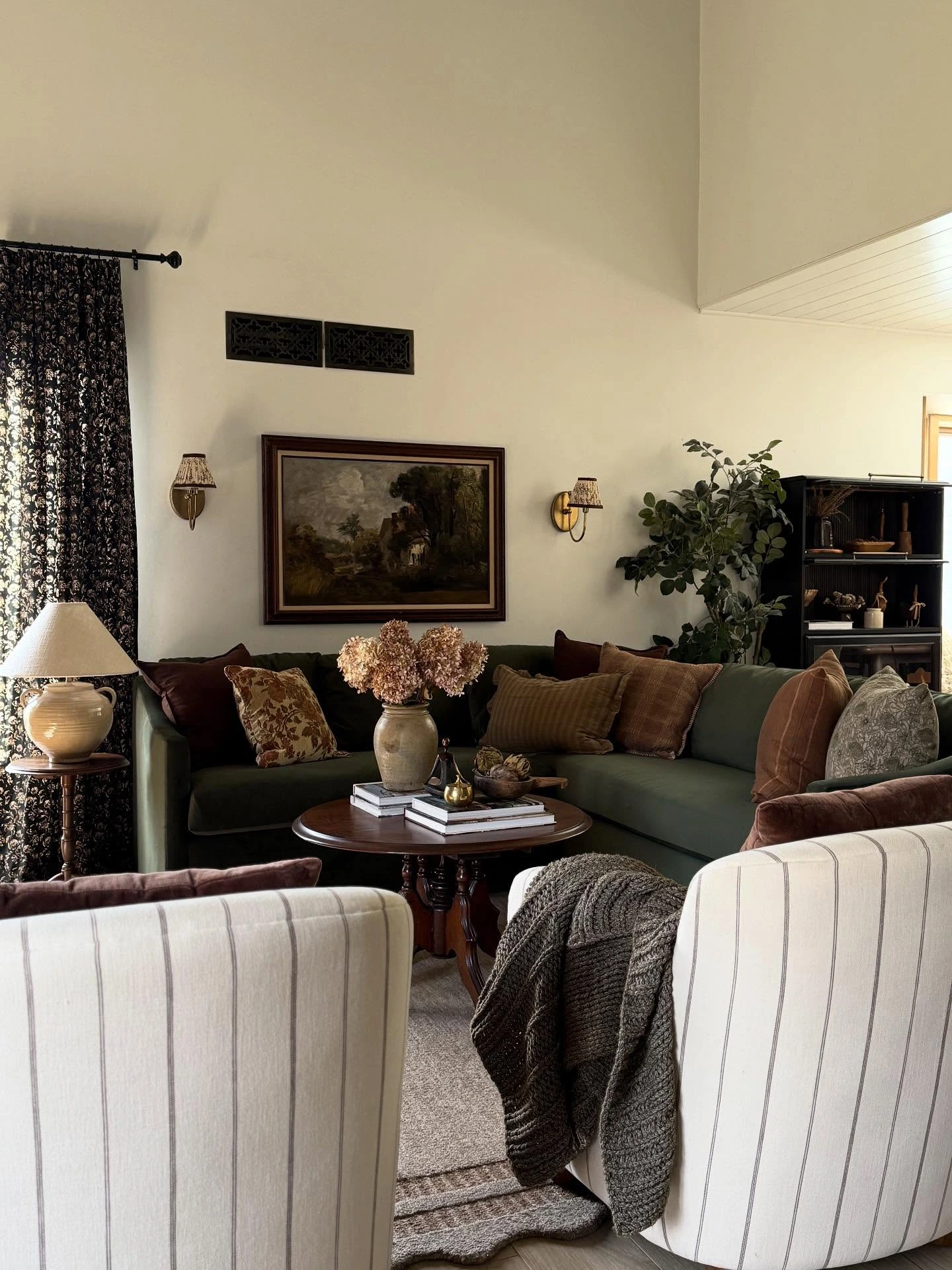 1- Layer Patterns Around Dark Seating