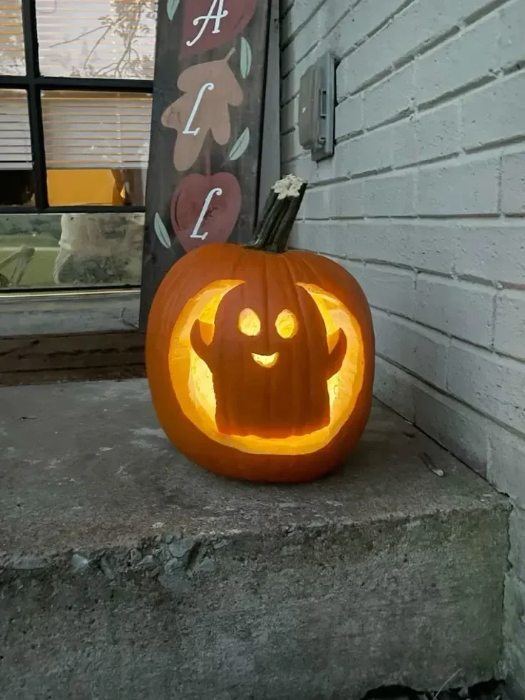 21- Make a Happy Ghost Face