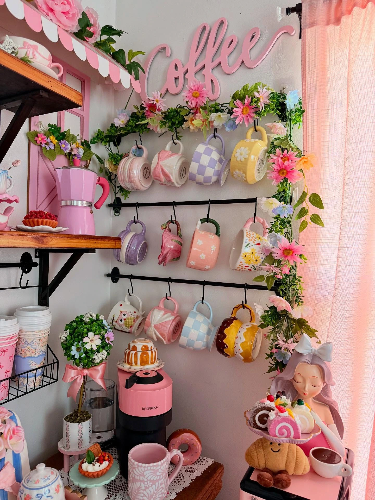 13- Make Adorable Mugs Part of the Decor