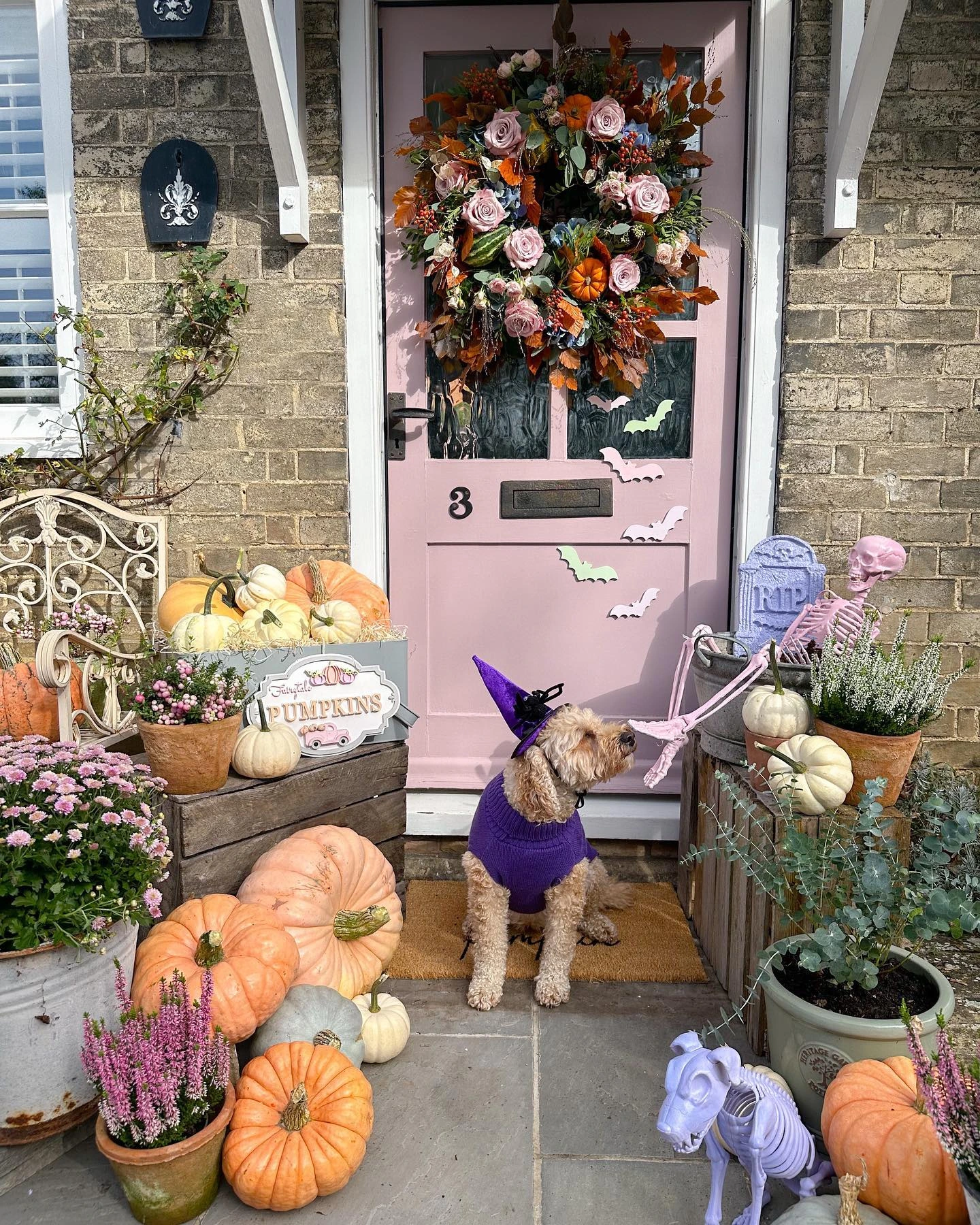 8- Mix Playful Fall Colors with Halloween Details