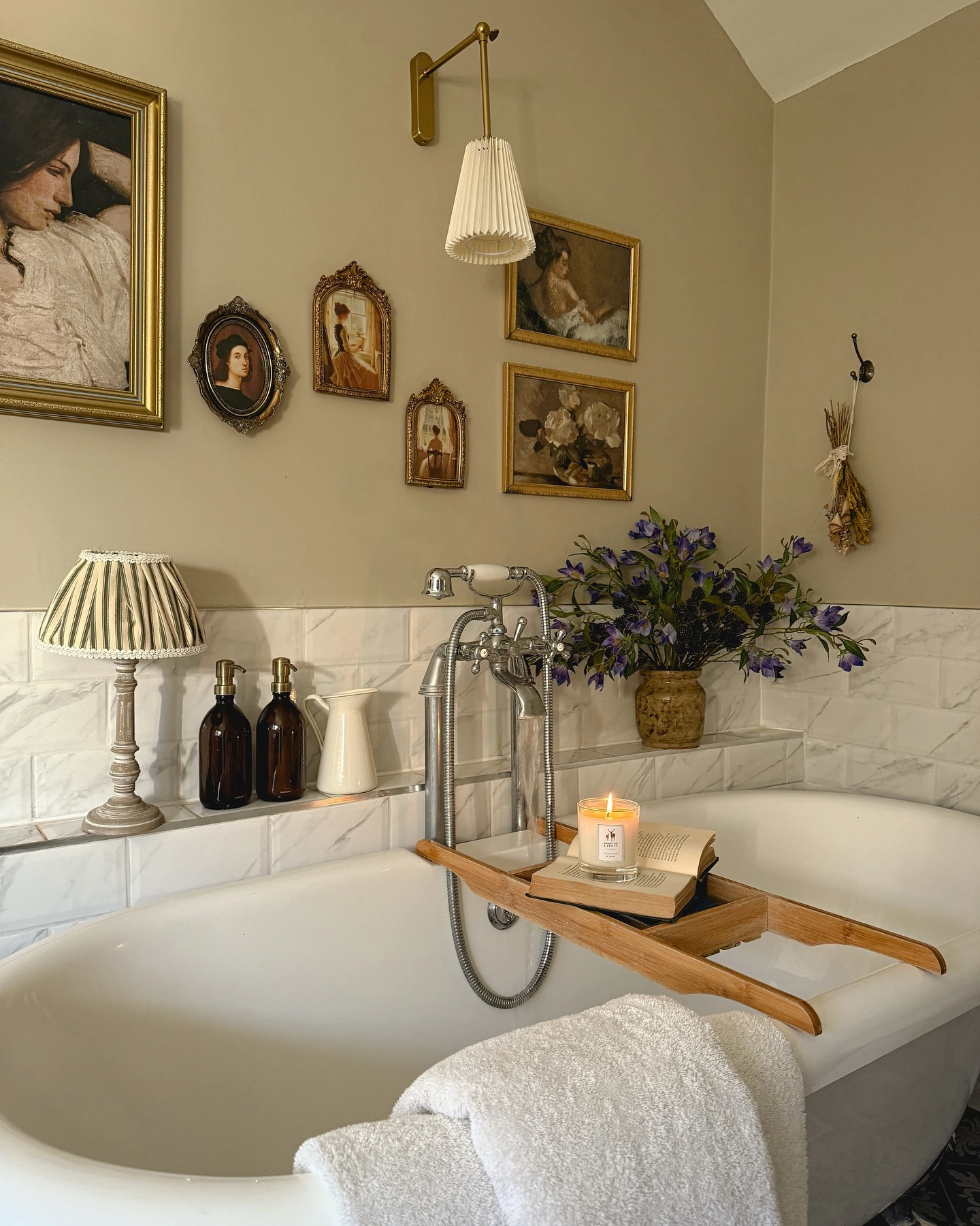 11- Personalize the Bath Wall with Art