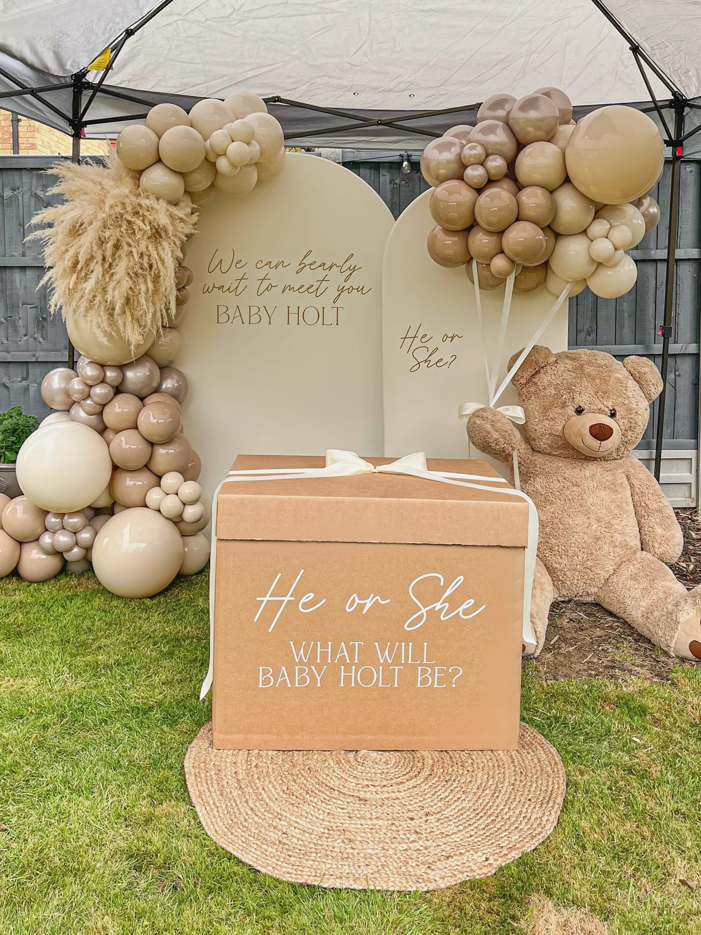 10- Style a Gold, White, and Green Backdrop