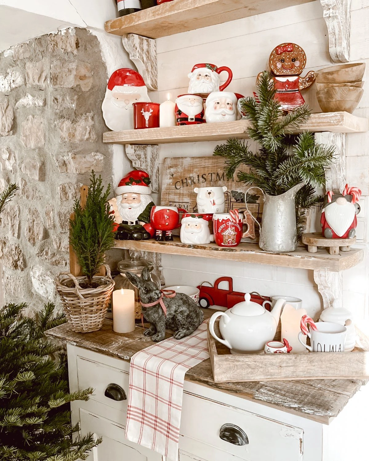18- Use Red Mugs and Small Santa Details