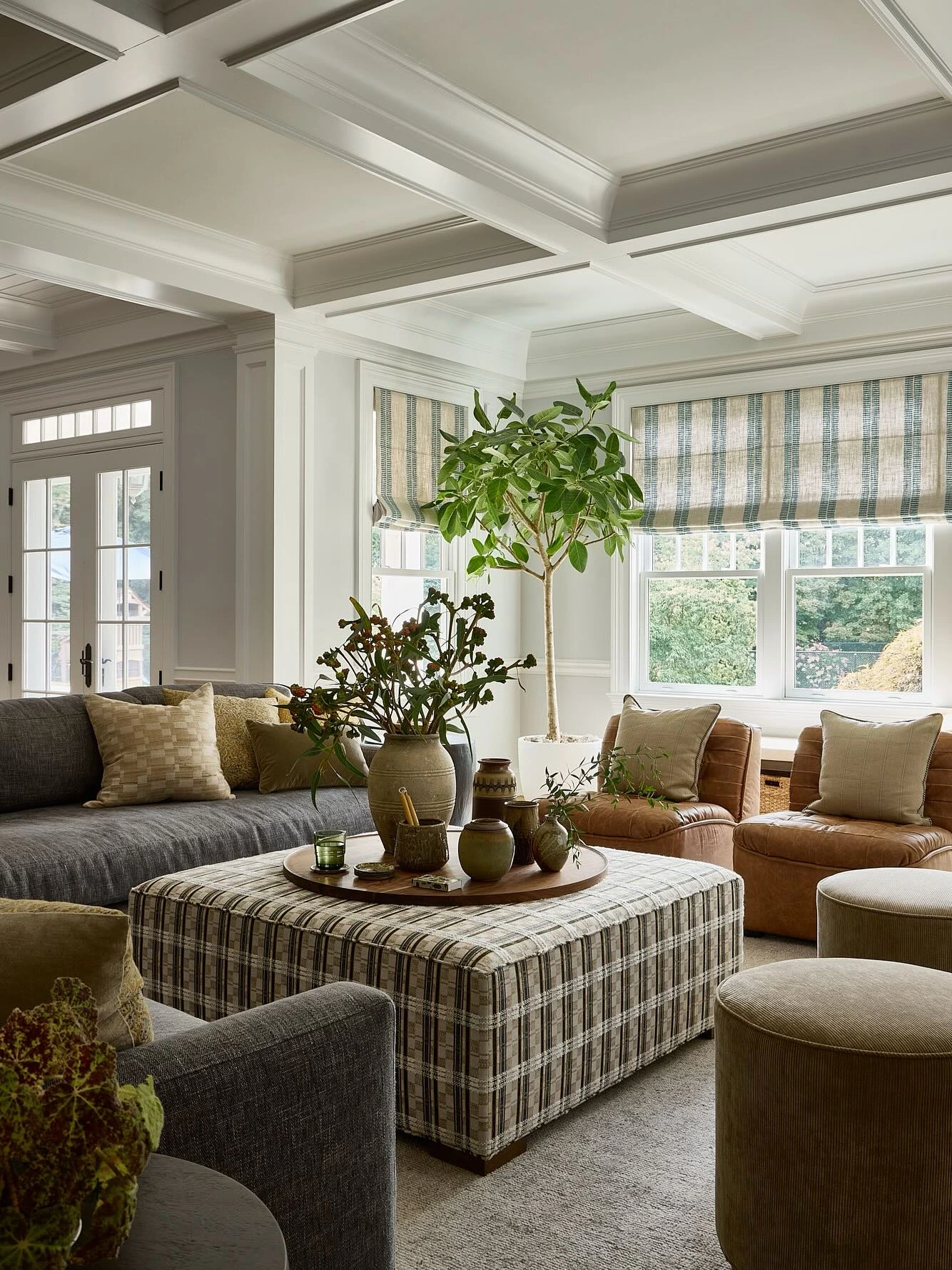 5- Warm the Room with Plants and Leather